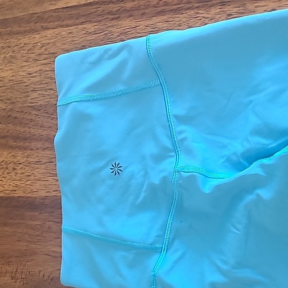 Athleta Ultra High Rise Capri Xxs. Like New - Picture 4 of 4